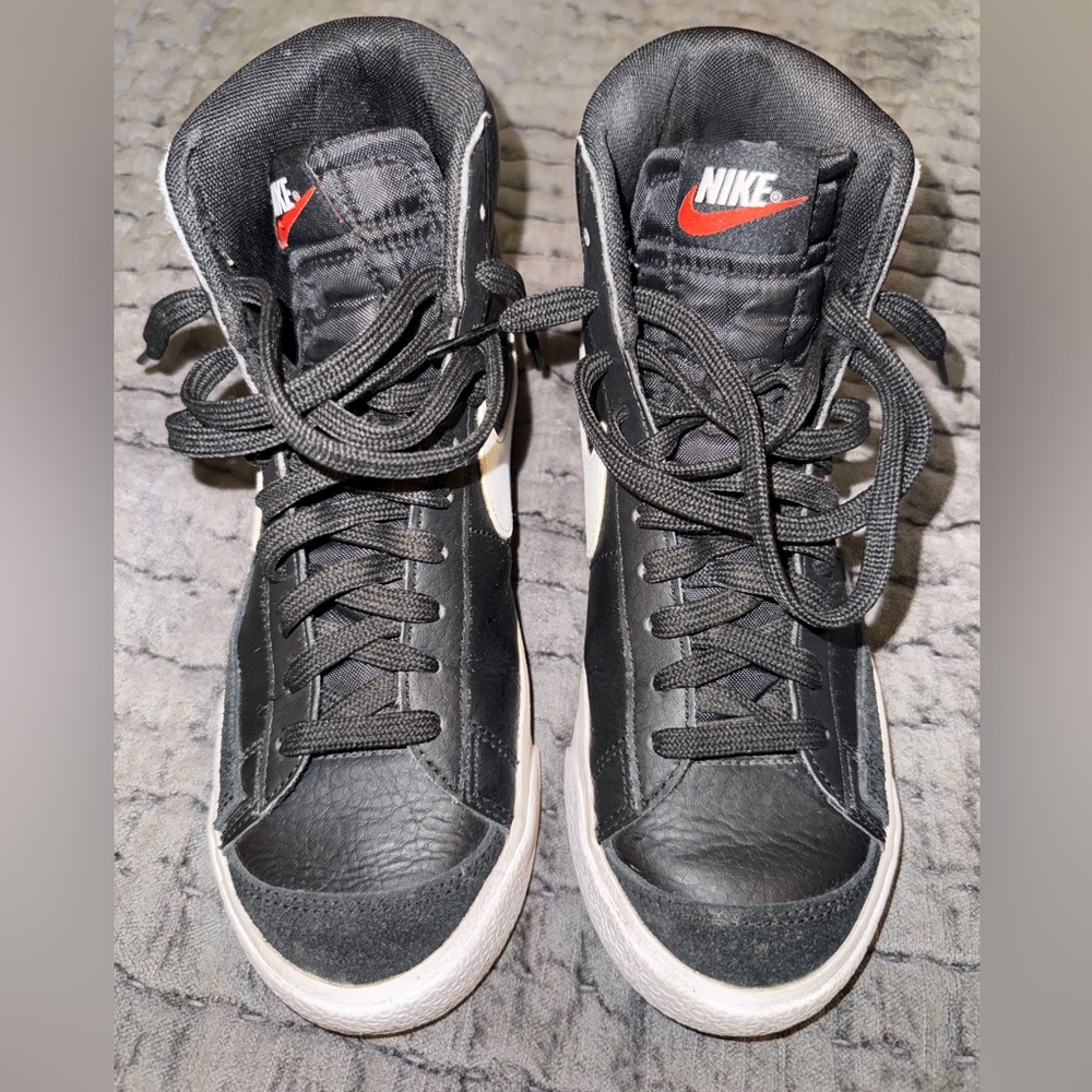 Nike Kid’s Black Blazers Suede and Leather size 6Y